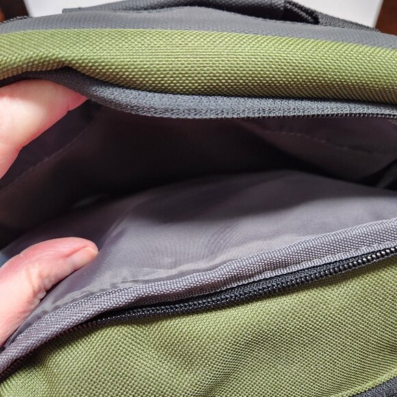 NWT Moleskine Nomad Medium Backpack Bag Padded Unisex Green - Picture 15 of 16